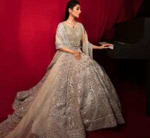 Ayeza Khan Looks Divine in Mirror Lehenga at HUM Awards