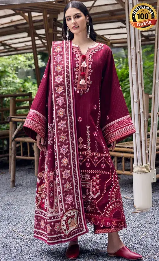 Embroidered Karandi Emerald Glimmer Dress (2) Embroidered Karandi Emerald Glimmer Dress (2)